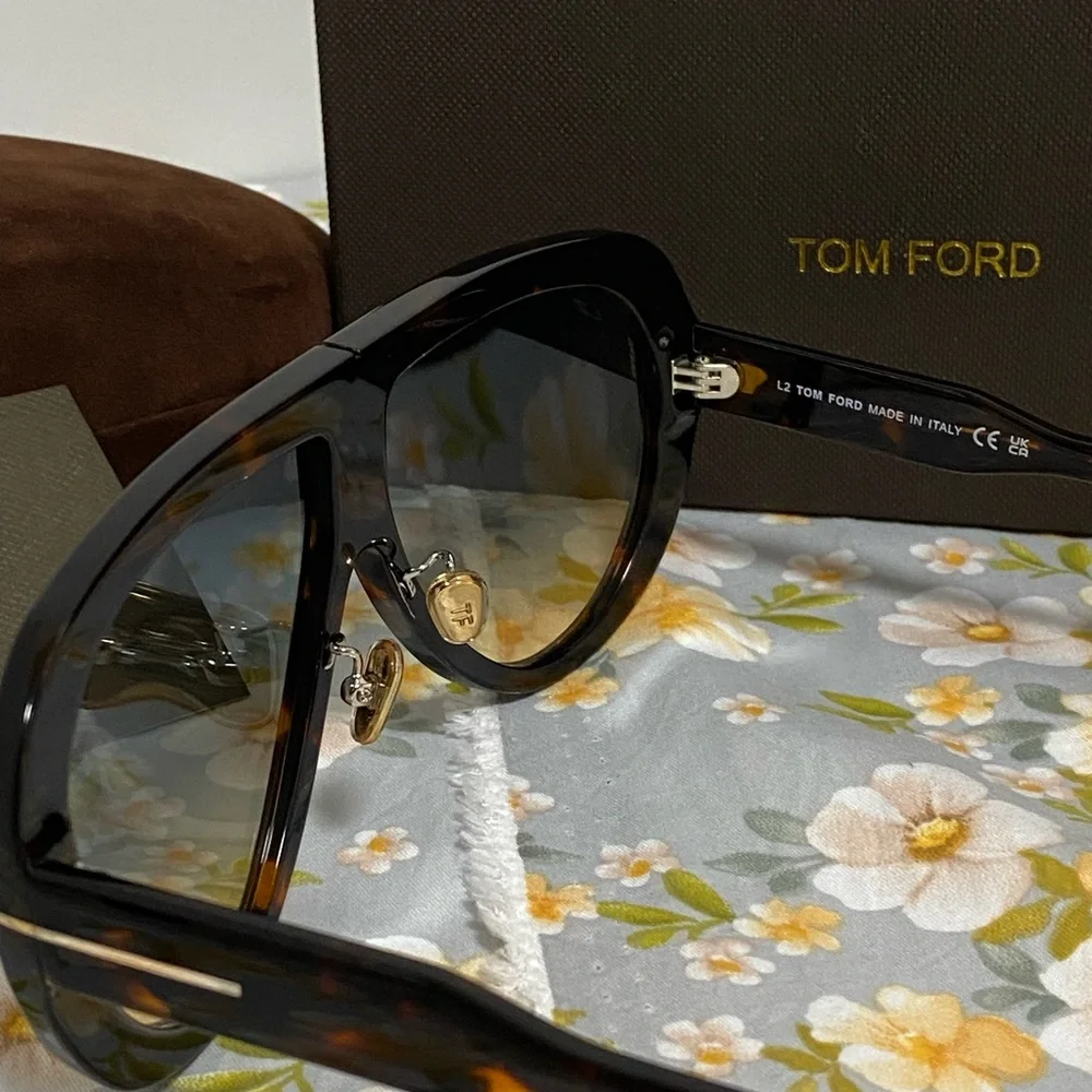 Tom Blue and Yellow Lens
Sunglasses - Picture 8 of 9